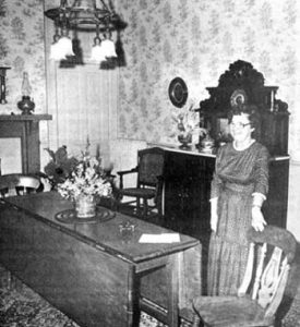 An Old Fashioned Show Image